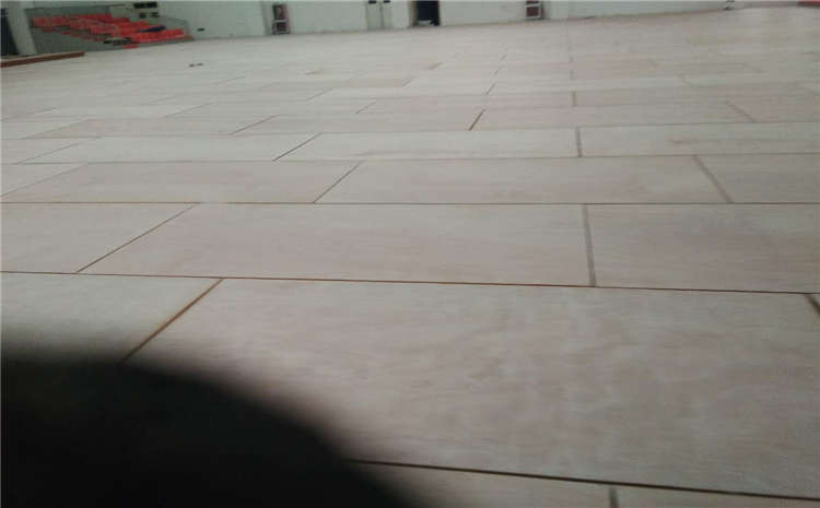 22厚風(fēng)雨操場運(yùn)動(dòng)地板主輔龍骨結(jié)構(gòu)