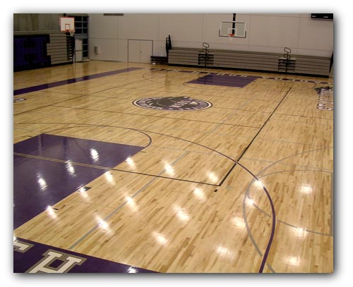  清華假學(xué)霸玩3P，運動木地板很專心