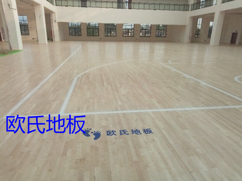 湖南楓木體育運動木地板生產(chǎn)廠家體育木地板廠家報價室內(nèi)體育木地板專業(yè)安裝