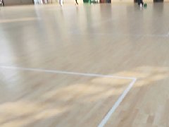 實木運動地板打滑，怎么辦