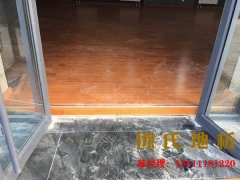 為何運動實木運動地板會有色差？